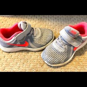 Nike Revolution - Toddler Girl Size 9